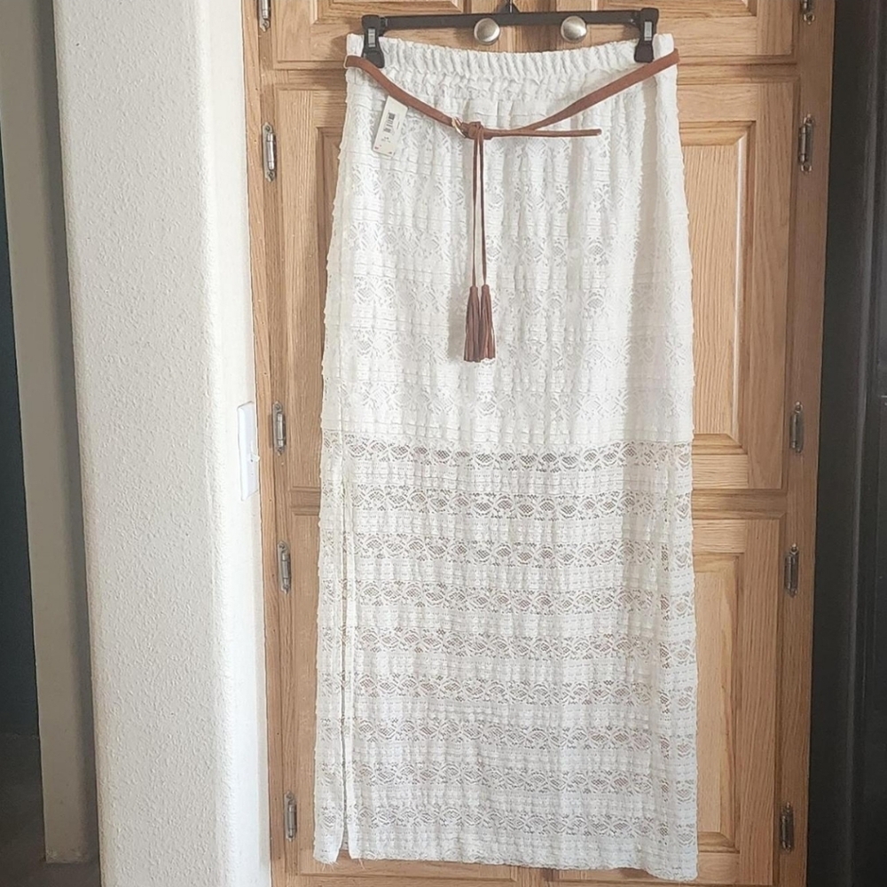 Women's L Lace Skirt with Belt